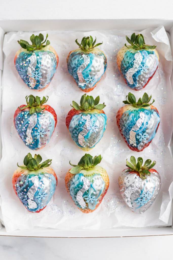winter wonderland chocolate covered strawberries