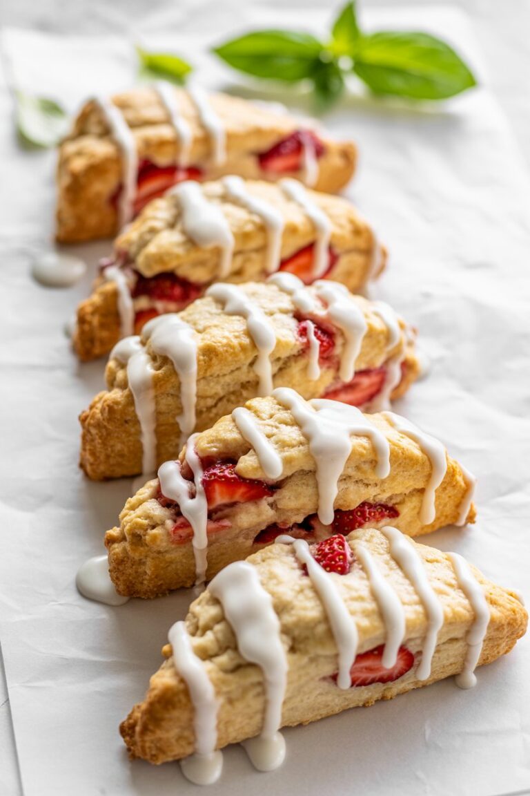 a-close-up-photograph-of-fresh-strawberr_H-BXrbK-QrCyuFb_7pdC-g_UT-2XxtFQTW-Khv1DeN0Vw_cover_sd